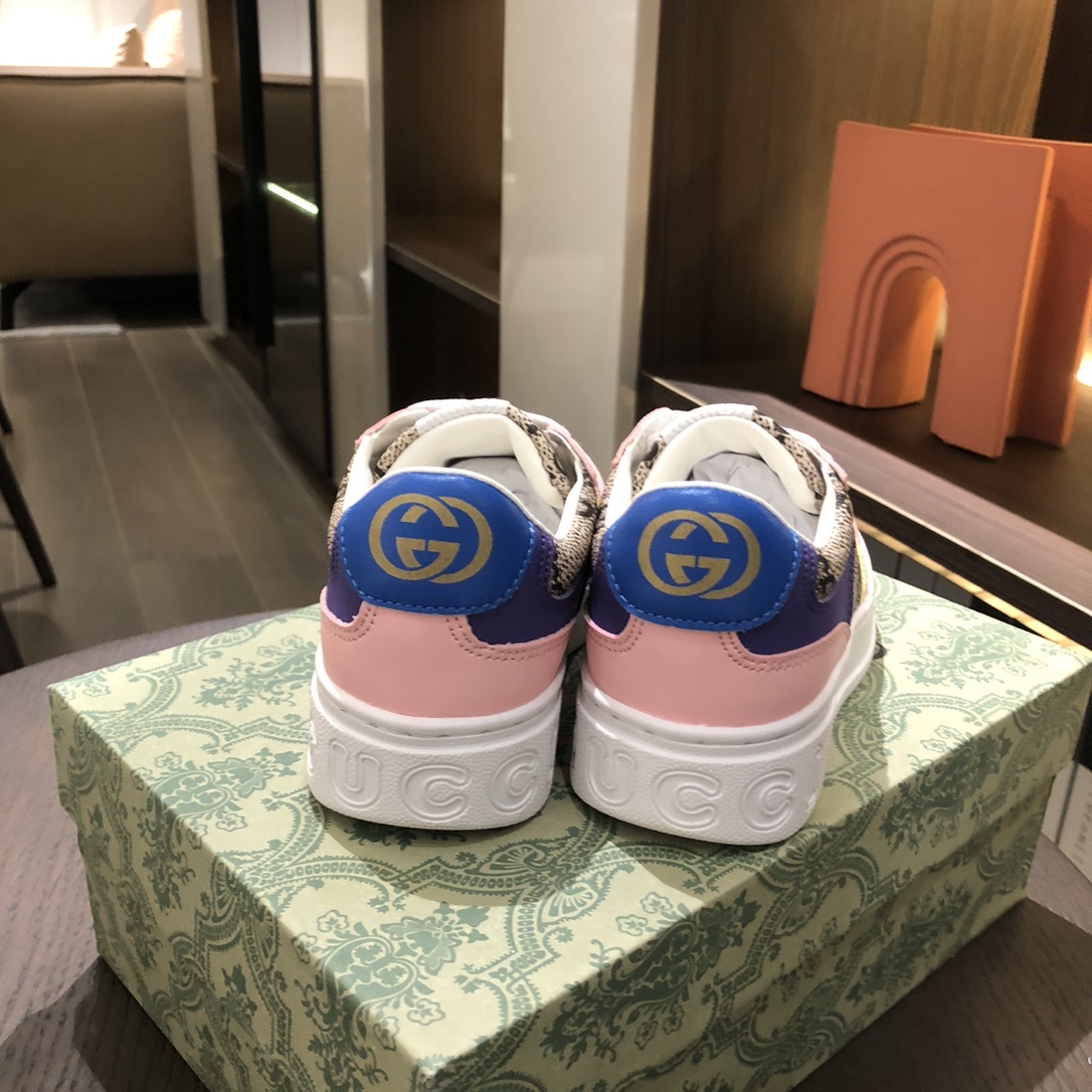 Children's shoes child